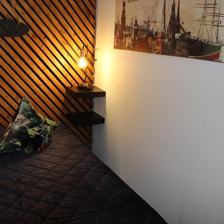 Kleine Souterrain Wohnung Naehe Hamburg 新武尔姆斯托夫 外观 照片